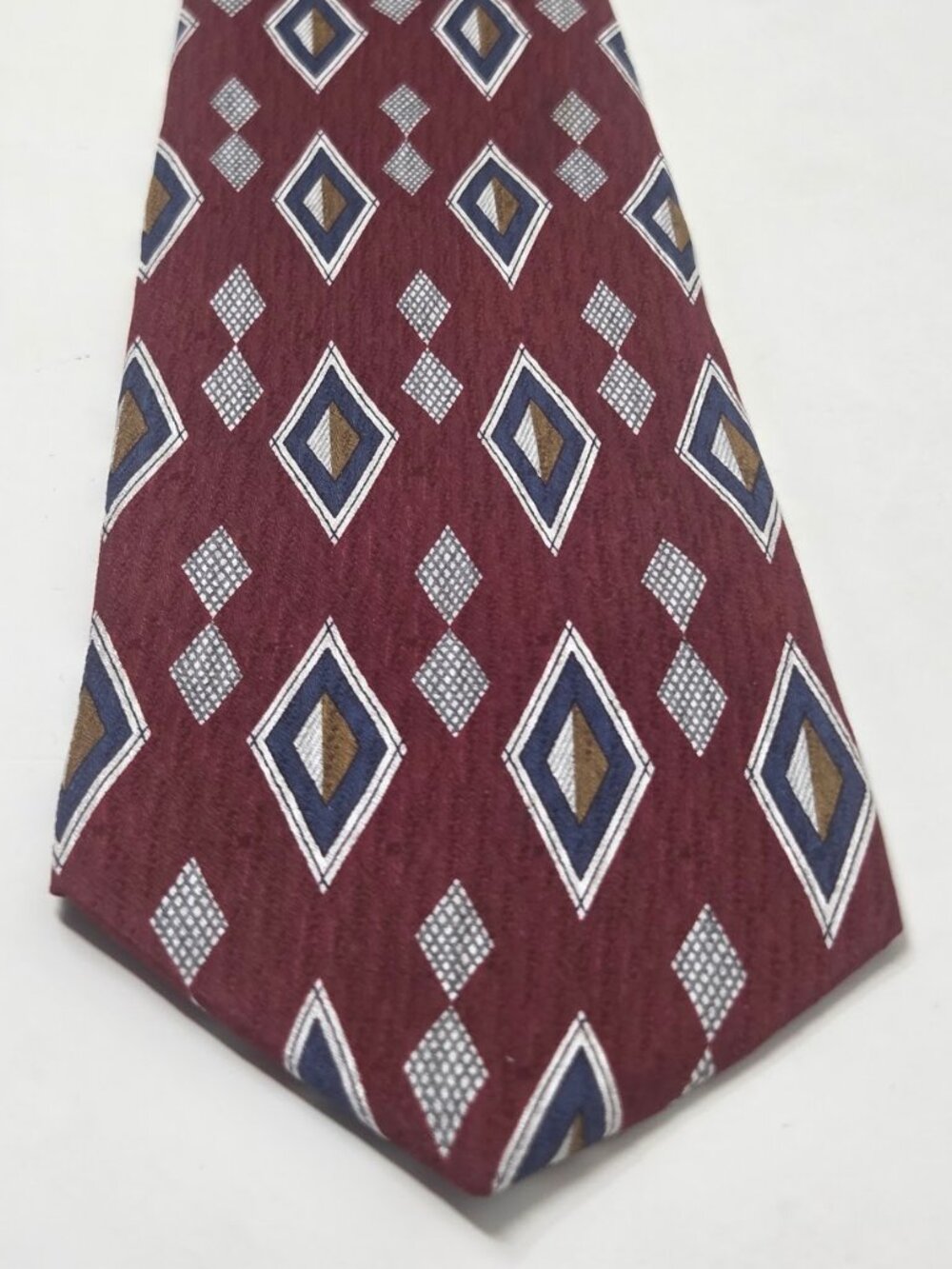 Gianfranco Ferretti 100% Silk Tie Burgundy Geometric Diamond Pattern 57 Inch